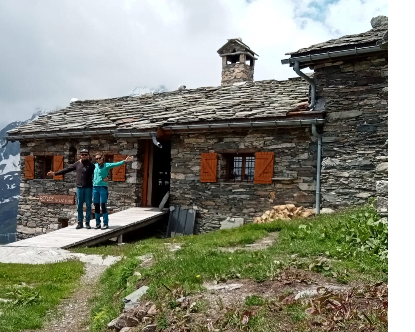 Ouverture du refuge le 12 Juin 2026 13 Sego et Joris vous accueillent au Refuge du Lac Blanc en Vanoise