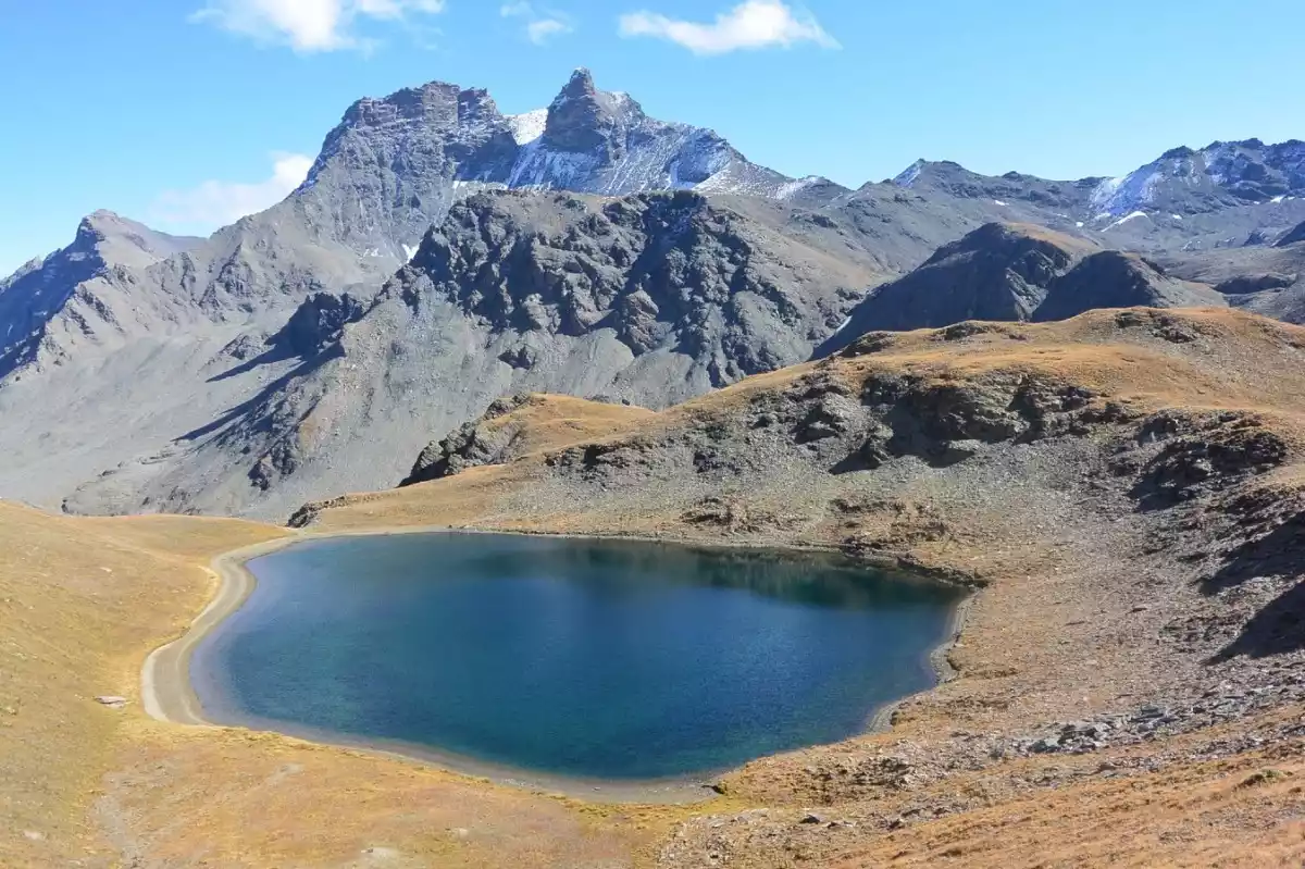 Point of Lansleria (2909m) 2 Hiking from the point of Lansleria around the Refuge du Lac Blanc en Vanoise