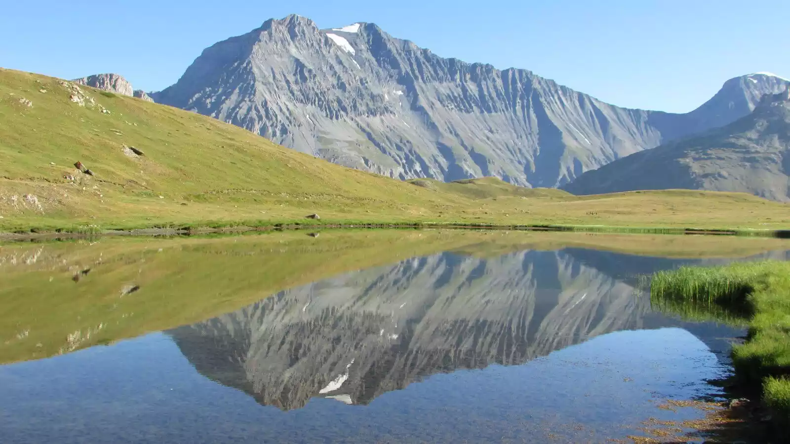 Point of Lansleria (2909m) 3 Hiking from the point of Lansleria around the Refuge du Lac Blanc en Vanoise