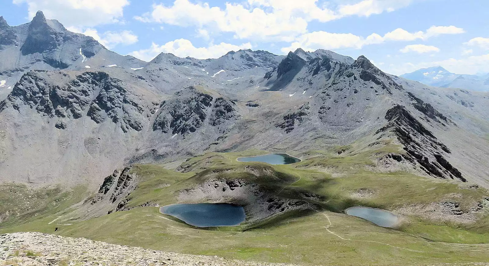 Point of Lansleria (2909m) 4 Hiking from the point of Lansleria around the Refuge du Lac Blanc en Vanoise