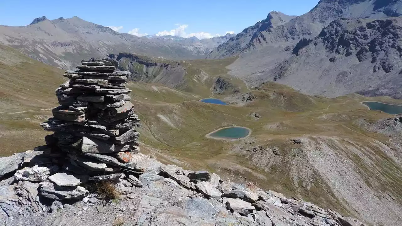 Point of Lansleria (2909m) 7 Hiking from the point of Lansleria around the Refuge du Lac Blanc en Vanoise